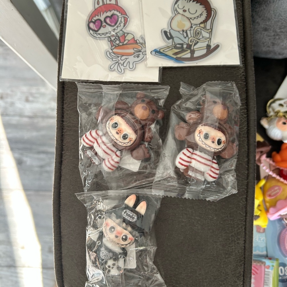 🔥$2 Cute Bear and Bunny Figure Set - Brown & Black - magnets